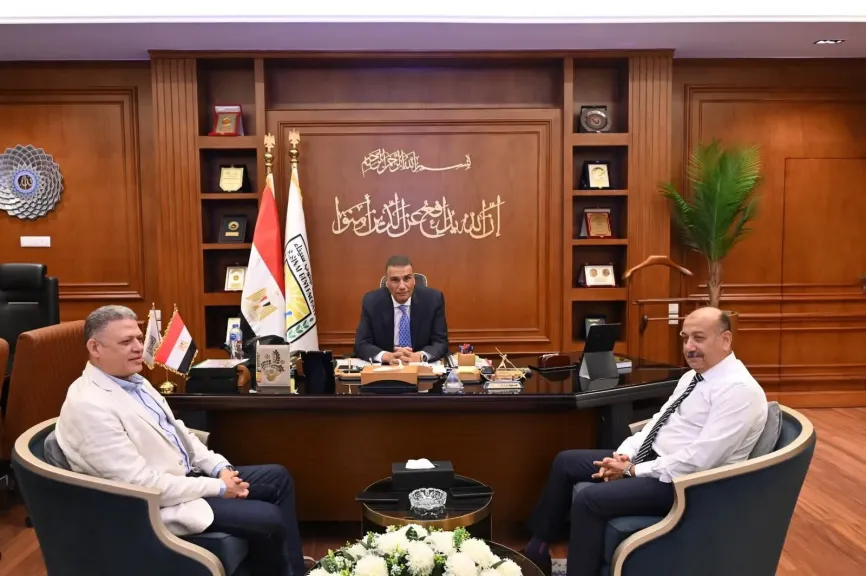 محافظ جنوب سيناء يبحث مع رئيس لجنة التفتيش بوزارة المحليات ملفات التقنين والتصالح والمتغيرات المكانية