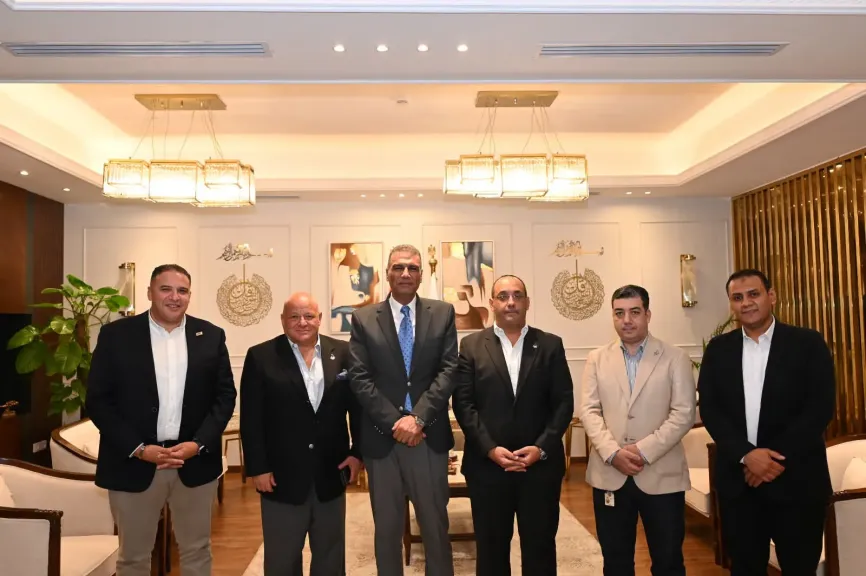 محافظ جنوب سيناء يستقبل وفد مؤسسة 57357 لدعم «ماراثون الأمل» بشرم الشيخ