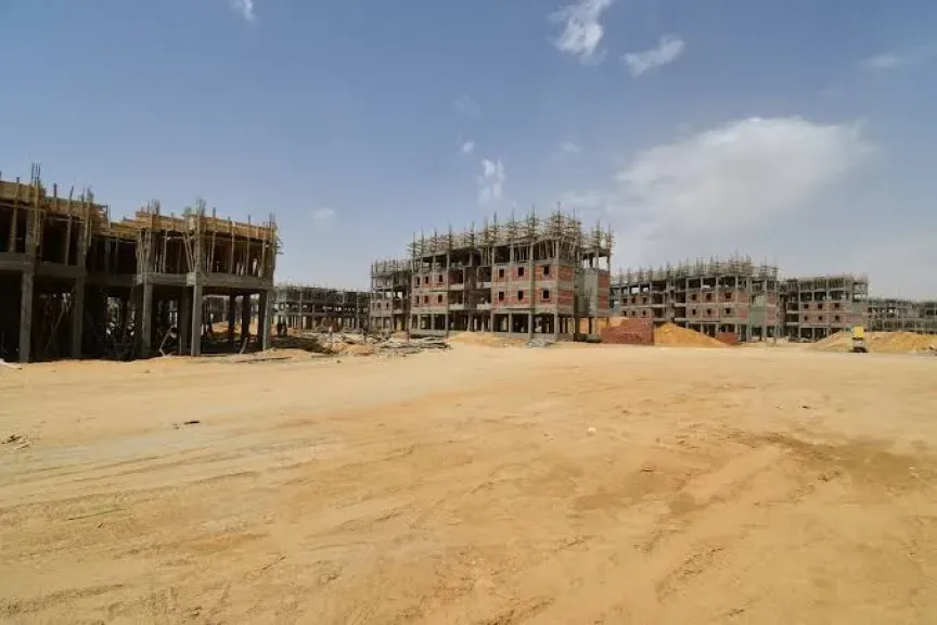 «الإسكان» تبدأ تسليم 212 قطعة أرض مميزة بأسيوط الجديدة وفق جدول زمني