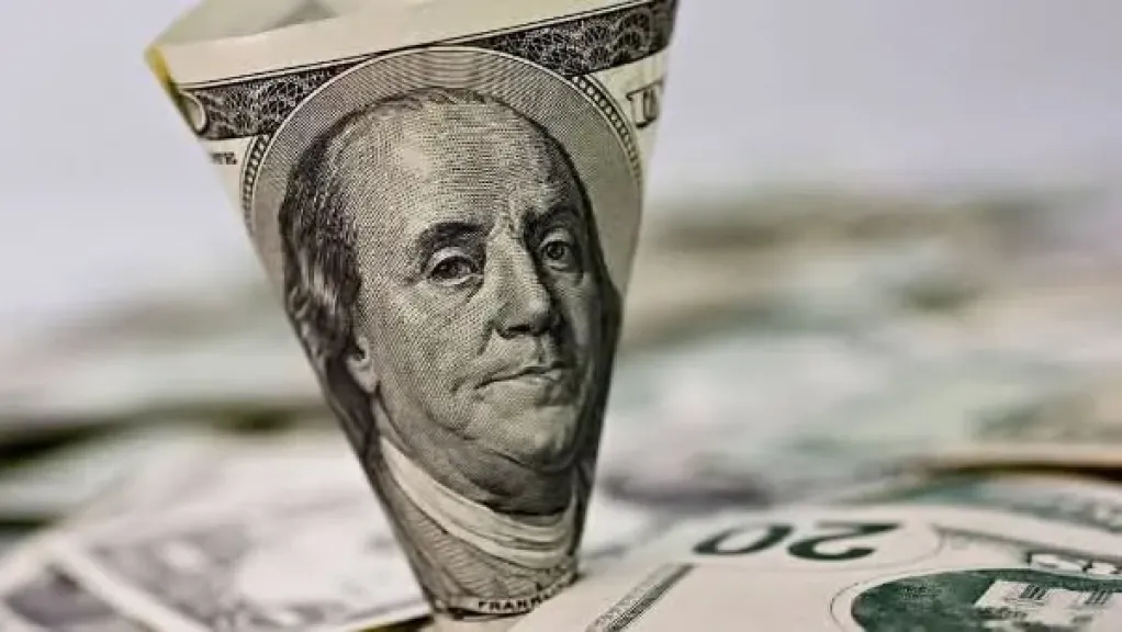 الدولار يتخطى 52 جنيهًا.. أسعار الصرف في البنوك اليوم