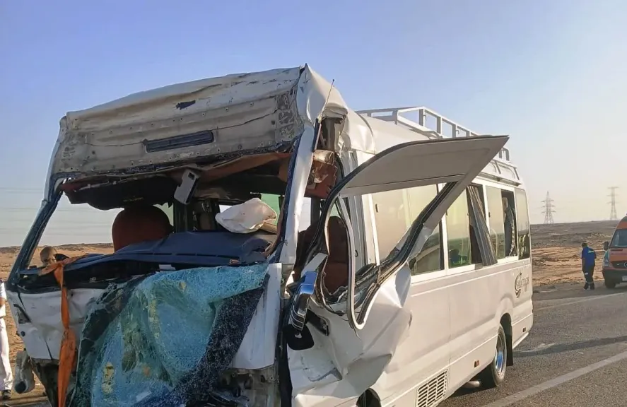 بينهم 9 صينيين.. محافظ أسوان يتابع مصابي حادث تصادم أتوبيس سياحي و«كوستر» بطريق أبو سمبل