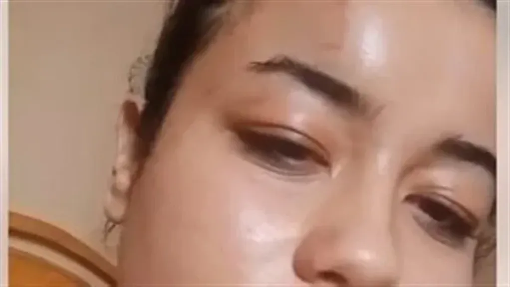 فتاة تزعم اعتداء عمها عليها وطردها من المنزل.. والأجهزة الأمنية تفحص الواقعة