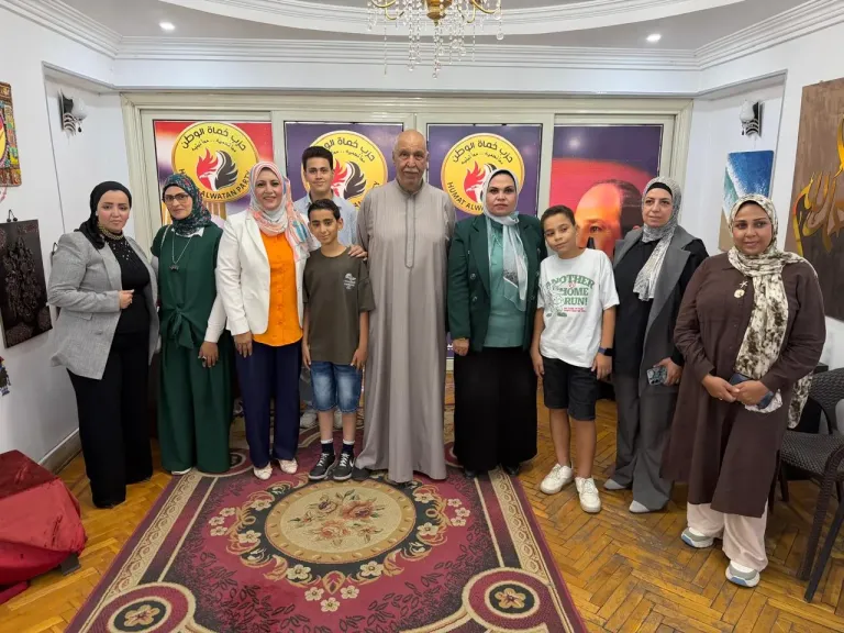 العمدة وفائي مكادي يزور أمانة حماة الوطن بالمنيا