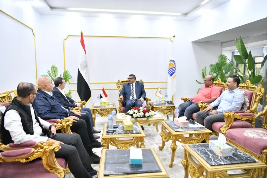 محافظ قنا يبحث مع رئيس هيئة الإسعاف رفع كفاءة وحدات الإسعاف القائمة ودعم وتطوير المنظومة