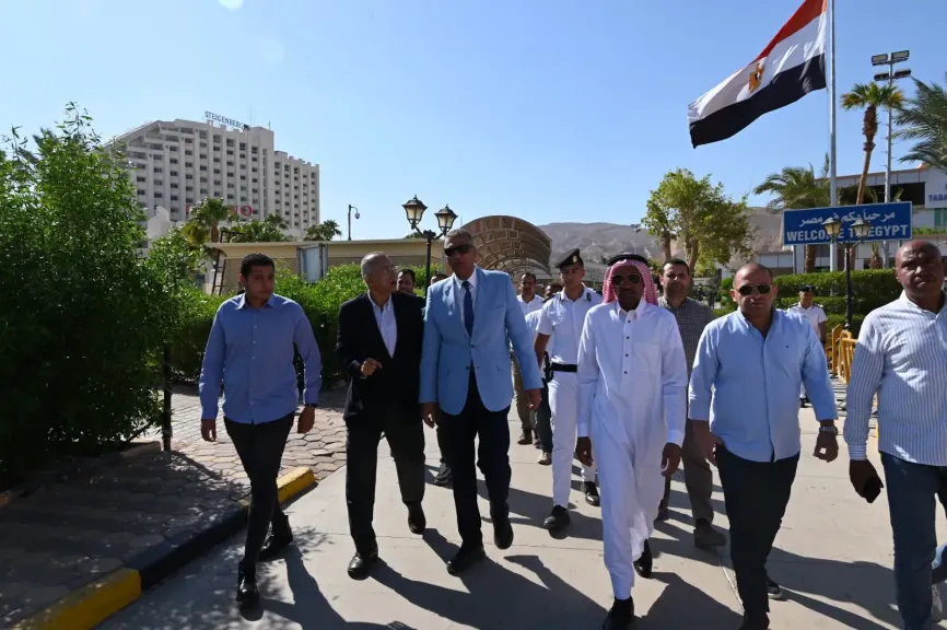 محافظ جنوب سيناء يتفقد منفذ طابا البري ويتابع إنتظام العمل وحركة العابرين