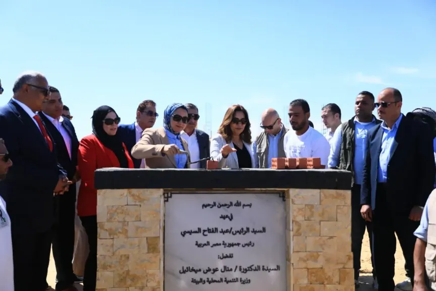 وزيرة التنمية المحلية والبيئة ومحافظ الوادى الجديد تضعان حجر أساس للمجمع الرائد لصناعات التمور بواحة الشوربجي