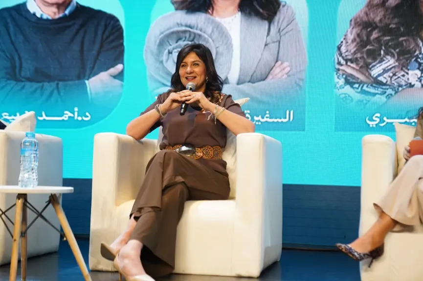 السفيرة نبيلة مكرم 