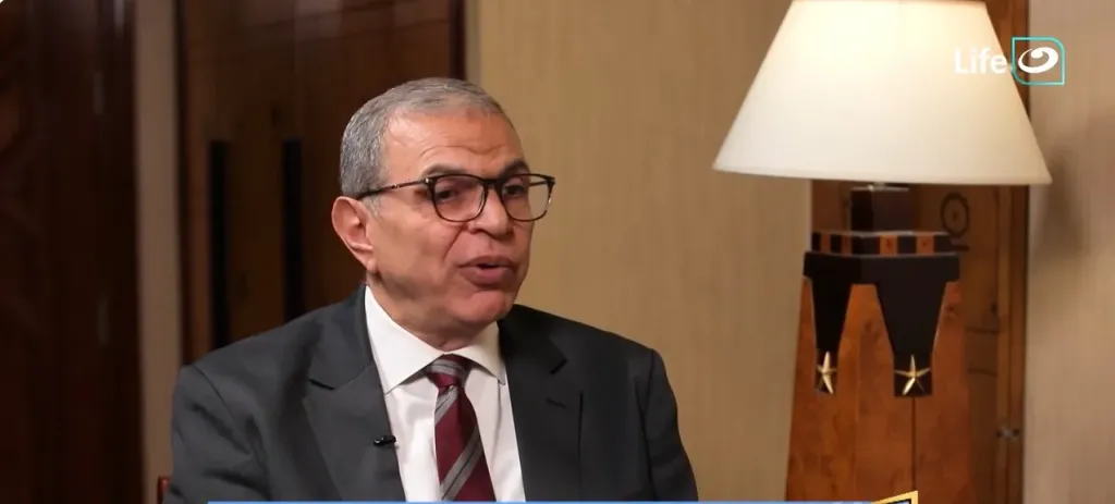لماذا يترك الشباب المصانع ويتجهون للتوك توك؟.. وزير القوى العاملة الأسبق يجيب