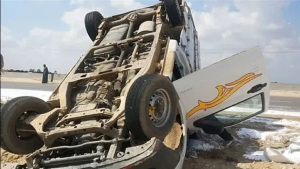 نزيف على الأسفلت.. إصابة 10 أشخاص فى حادث انقلاب سيارة على الطريق الصحراوى فى البحيرة