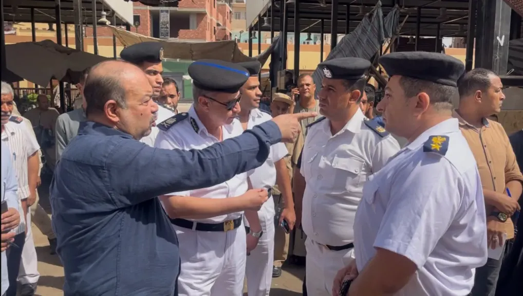 المحافظ يوجه بتكثيف الحملات الميدانية لضبط الأوضاع بالسوق الحضاري