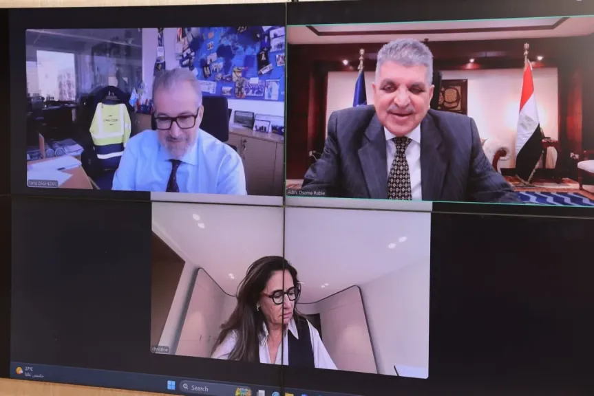 رئيس هيئة قناة السويس يبحث التعاون المستقبلي مع نائب الرئيس التنفيذي لمجموعة ”CMA CGM” الفرنسية