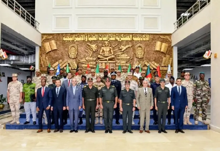 تخريج دورة الدراسات الإستراتيجية والأمن القومي من الأكاديمية العسكرية للدراسات العليا للعسكريين والمدنيين