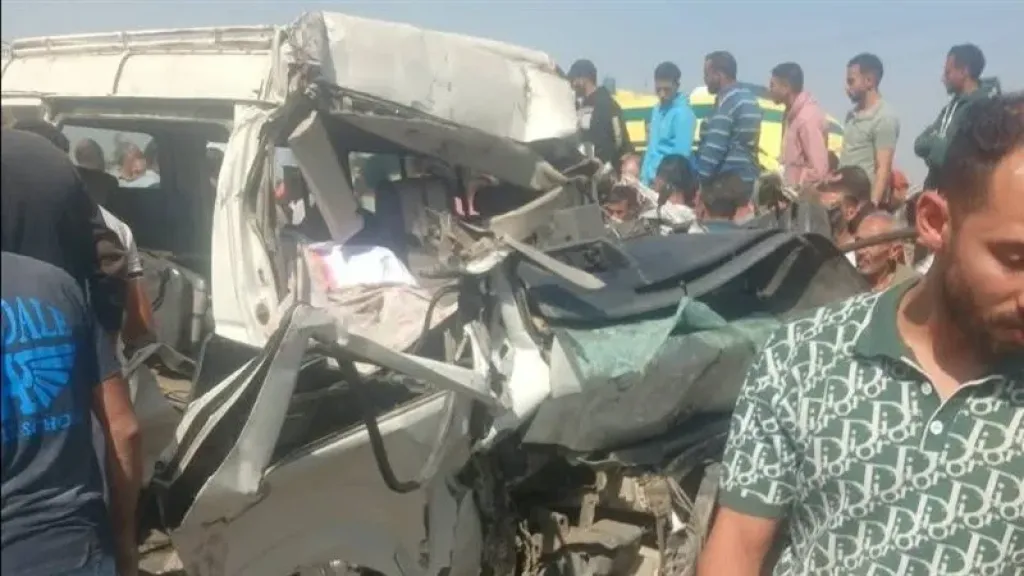 بالأسماء.. مصرع شخصين وإصابة 15 آخرين في تصادم ميكروباص وسيارة نقل بالدقهلية