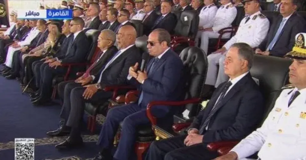 الرئيس السيسي يحذر من محاولات تشويه الجيش والشرطة