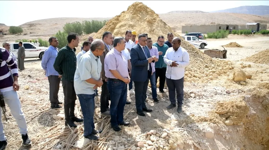 محافظ قنا يتابع تنفيذ المرحلة الأولى لمحطة الوسيطة لدعم منظومة النظافة وإدارة المخلفات بالمحروسة