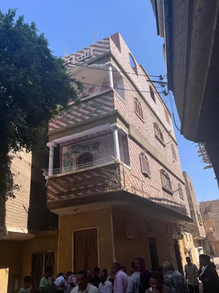 محافظ قنا يوجه بإخلاء منزل ظهرت به شروخ وميول بأبوتشت وتوفير سكن بديل للأسرة