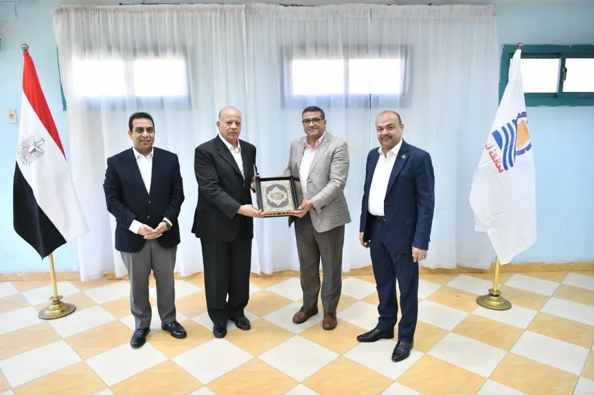 تقديراً لمسيرته المهنية.. ‏محافظة قنا تكرم اللواء أيمن السعيد السكرتير المساعد لبلوغه سن التقاعد