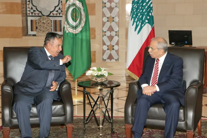 رئيس الحكومة اللبنانية يستقبل الأمين العام لجامعة الدول العربية في بيروت