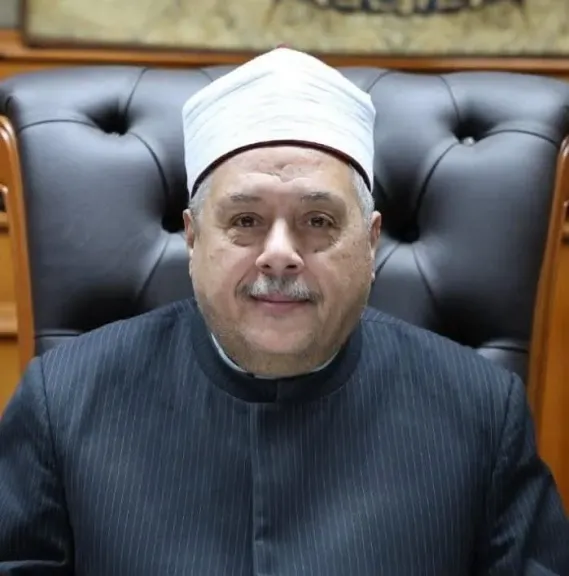 مفتي الجمهورية يهنئ الشيخ أيمن عبد الغني بتجديد تكليفه للقيام بأعمال وكيل الأزهر الشريف