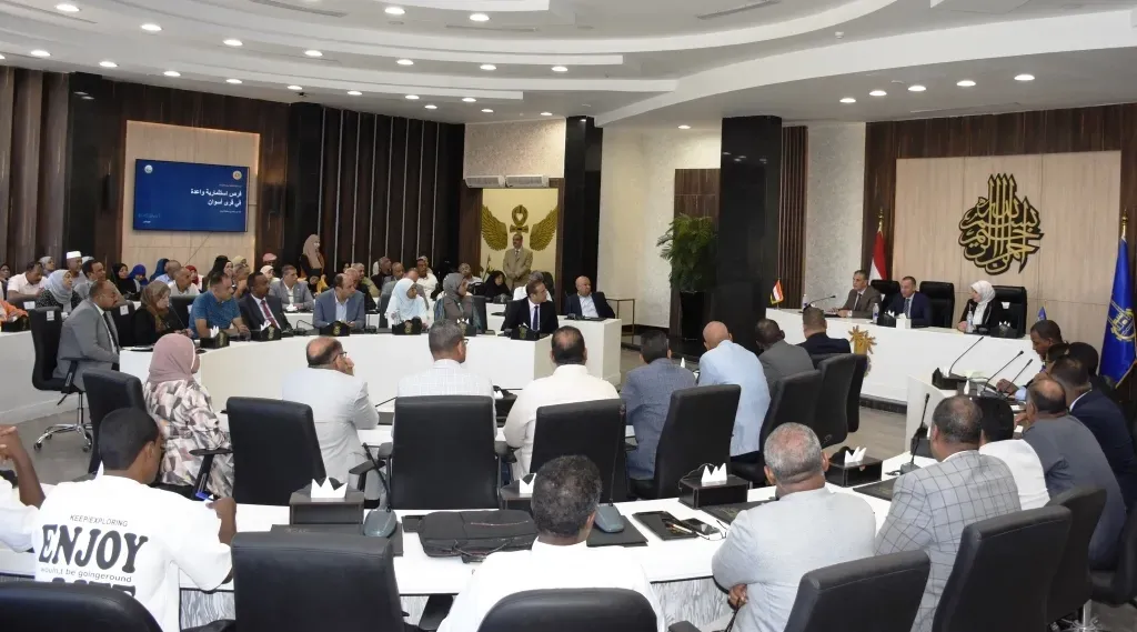 محافظ أسوان يطلق مبادرة «القرية المنتجة» لتعزيز التصنيع المحلي وجذب الاستثمارات بالريف