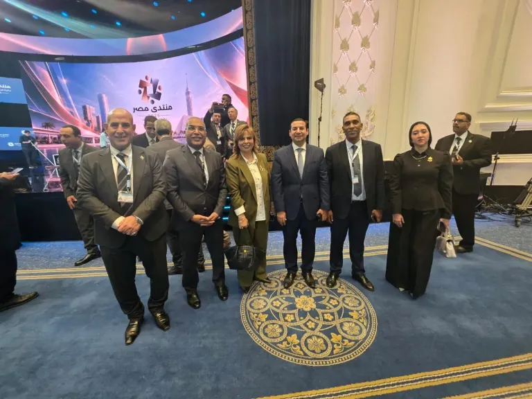 نقابة البترول برئاسة عباس صابر تشارك في منتدى مصر وتتابع مناقشات مستقبل الطاقة
