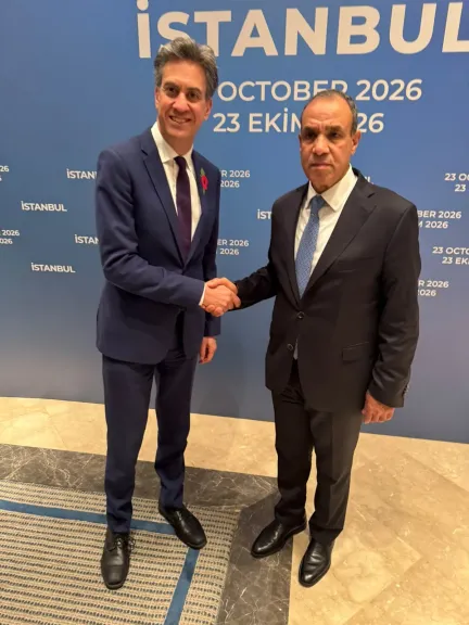 وزير الخارجية يلتقي وزير خارجية المملكة المتحدة لبحث مستجدات الأوضاع الإقليمية في ظل التصعيد العسكري الذي تشهده المنطقة