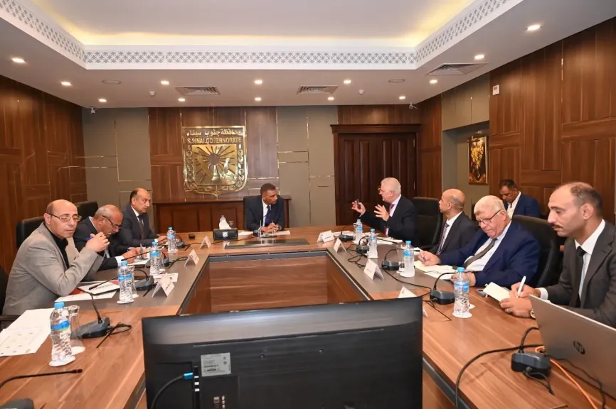 إستكمالاً للدراسات الخاصة بمشروع إنتاج الهيدروجين الأخضر .. محافظ جنوب سيناء يجتمع بوفد المشروع