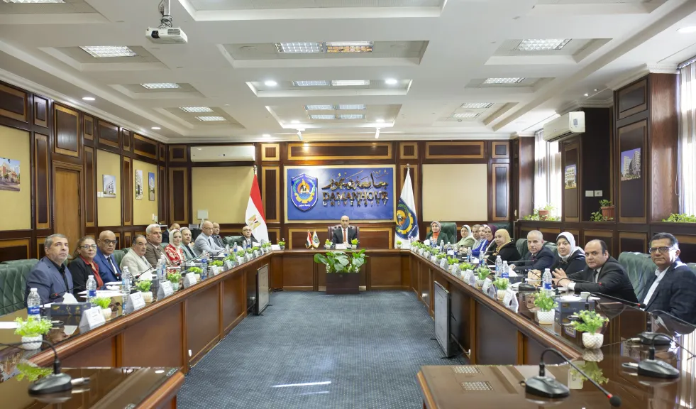 مجلس جامعة دمنهور يثمن قرار مجلس الوزراء بالموافقة على تعاقد الجامعة لتنفيذ الأعمال المستجدة لإنشاء مبنى كلية الطب والمستشفى الجامعي