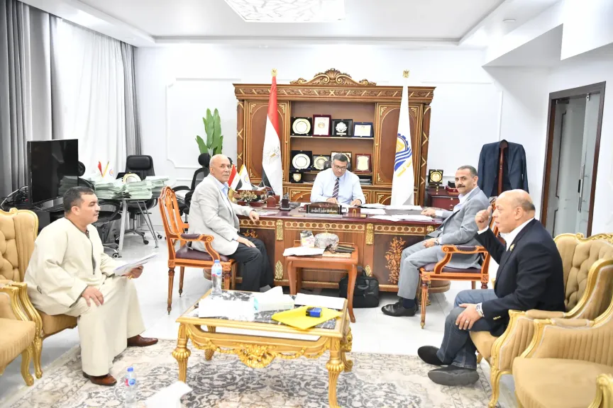 لدعم جهود التنمية وخدمة المواطنين..محافظ قنا يلتقي بنواب البرلمان والشيوخ ‏