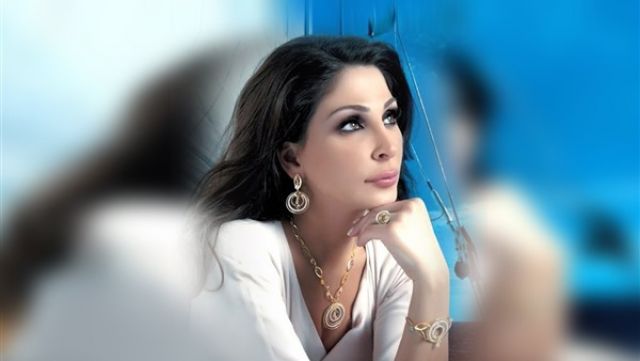 إليسا تعود لمنزلها بعد عملية جراحية في بروكسل