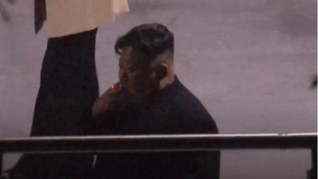 زعيم كوريا الشمالية يشرب سيجارة قبل لقاء ترامب