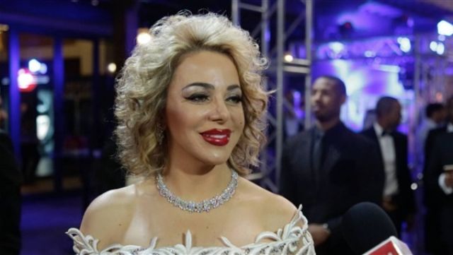 سوزان نجم الدين: أنا عريانة بس محجبة من جوة (فيديو)