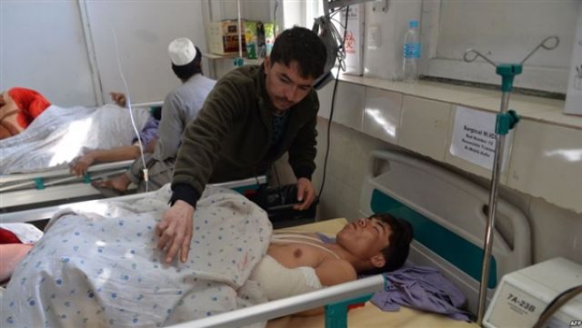 مقتل 16 موظفًا في هجوم انتحاري شرق أفغانستان