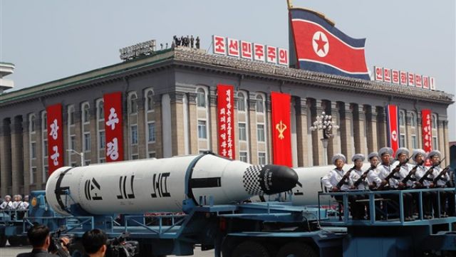 كوريا الشمالية تستعد لإطلاق صاروخ جديد