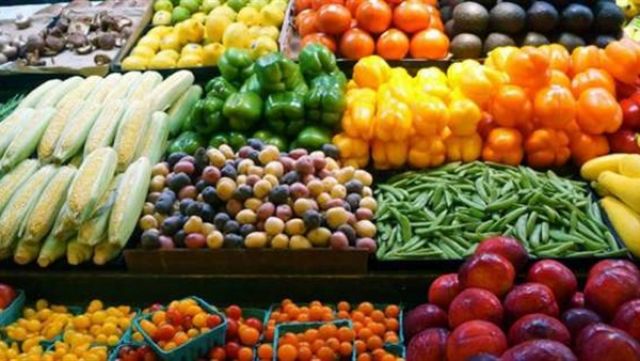 ننشر قائمة أسعار الخضروات والفاكهة بالأسواق اليوم الجمعة