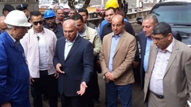 وزير النقل يتفقد محطة مصر ويستقل قطار المناشي