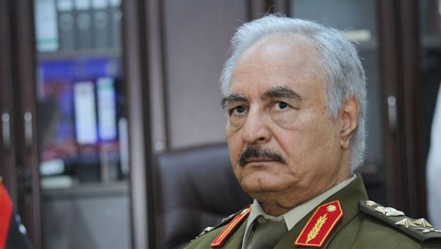 حفتر يعد بُقرب انتهاء الأزمة الليبية