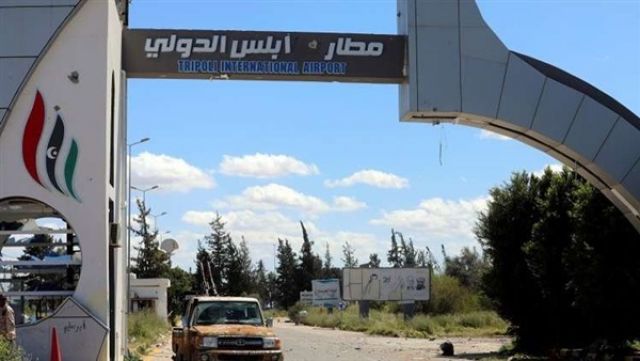 قوات حفتر تشن غارة جديدة قرب مطار طرابلس الدولي (فيديو)