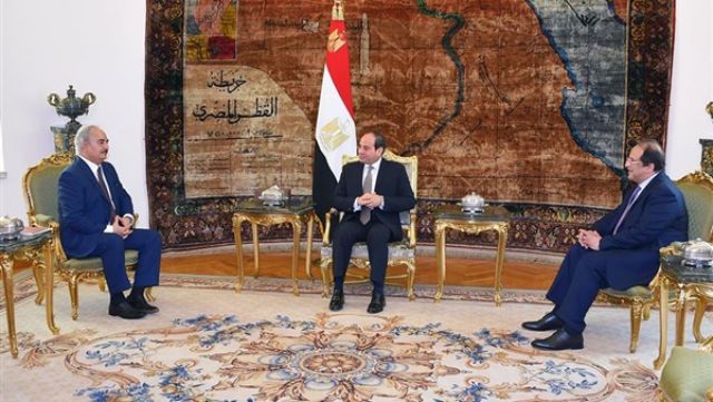 الرئاسة: السيسي التقى حفتر لبحث تطورات الأوضاع في ليبيا