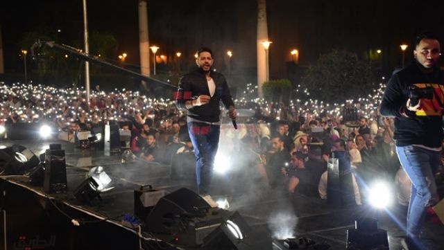 «حماقي» يتألق خلال حفله بجامعة القاهرة وسط حضور جماهيري ضخم (صور)