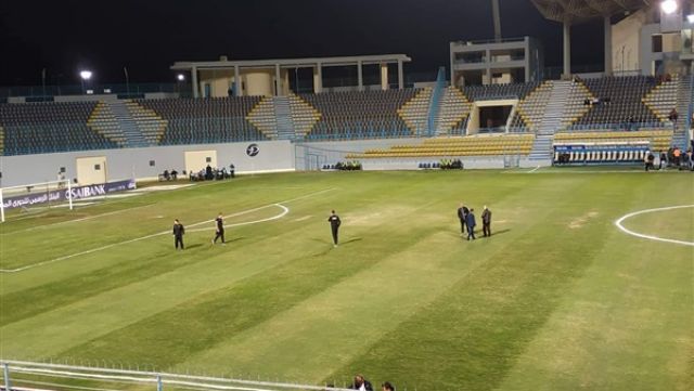 طاقم التحكيم يعاين ملعب بتروسبورت قبل مباراة الاهلي وبيراميدز