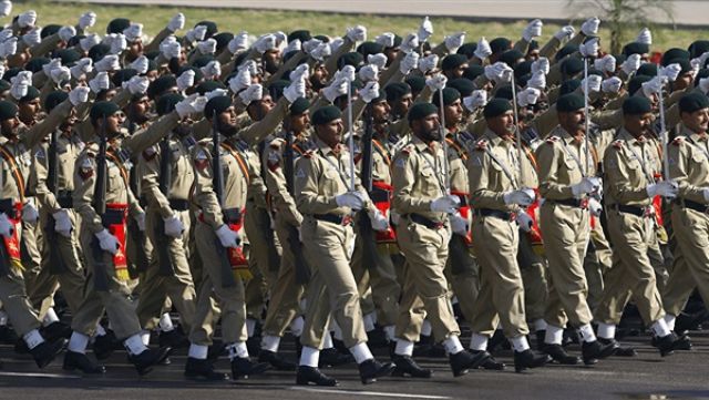 باكستان تبدأ خطوات عسكرية جديدة على الحدود مع إيران