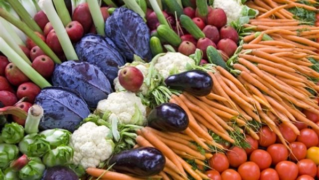 أسعار الخضروات والفاكهة اليوم بالأسواق