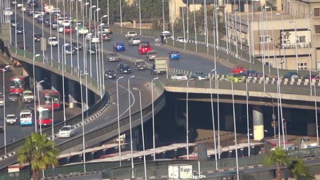 انتظام الحركة وسيولة مرورية بشوارع وميادين القاهرة والجيزة