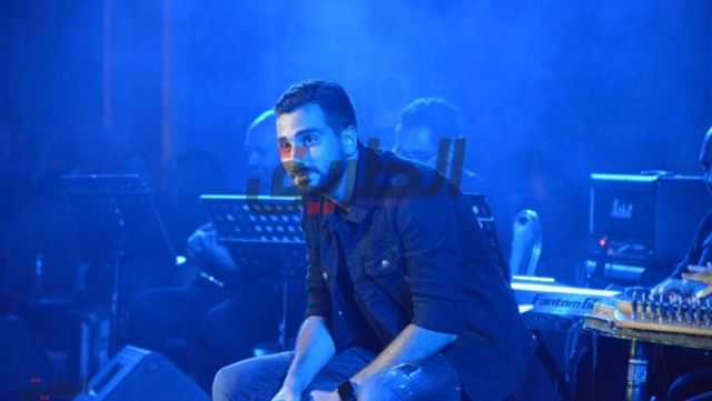 محمد الشرنوبي يبدأ حفلته بـحتة من الخيال في دار الأوبرا (صور)