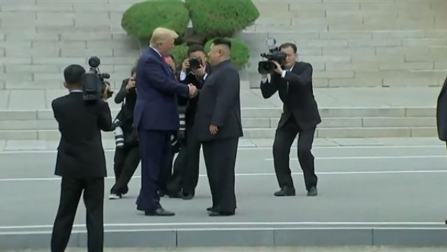 20 خطوة تاريخية.. ترامب أول رئيس أمريكي يزور كوريا الشمالية (فيديو)