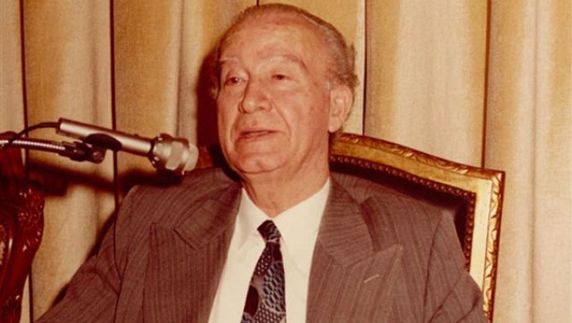 الشاعر السوري عمر أبو ريشه