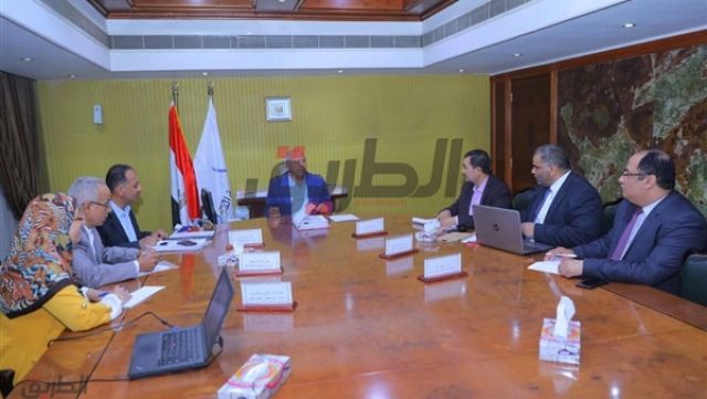 وزير النقل يعقد اجتماعا موسعا لتشكيل جهاز تنظيم النقل البري الداخلي والدولي