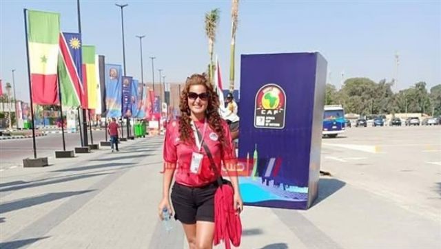 بالبكيني الأسود سما المصري تعوم في بحر هولندا (فيديو)