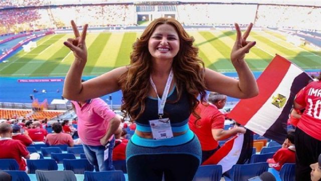 9 بنات وملابس شفافة.. سما المصري توجه رسالة نارية من هولندا